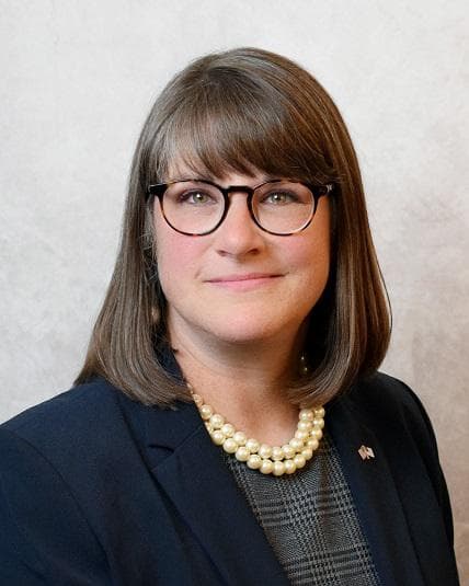 Lisa J. Schmitt