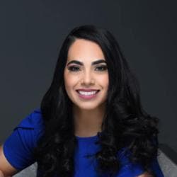 Mayra Flores